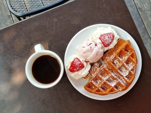 Cafe-Waffle Ice cream